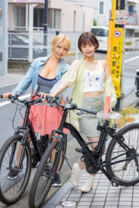 人氣AV女優挑戰！忍尿潮吹街道高潮自行車 月乃露娜 乙愛麗絲