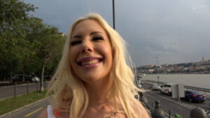 三度美女基拉·霍特與娜塔莉亞·格蕾絲的巨乳盛宴