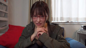 魅力十足的美女上班族 原來是個M女 被狠狠挑逗到哭著求情 潮吹著被大肉棒開發墮落