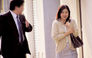 五十路四十路熟女搭訕 最近與老公沒有性生活的人妻生中出劈腿性愛實況4小時