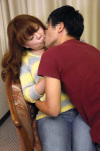 四十歲人妻搭訕射尿中出5小時14人下流昭和熟女