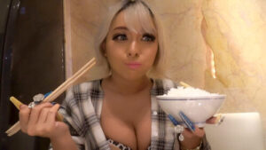 完全私密影像 金髮辣妹少將蘭華醬首次二人獨處過夜