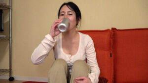 少年院出身的巨乳姐姐 個性狂野但話超有趣 易高潮的M女被大肉棒插入潮吹墮落