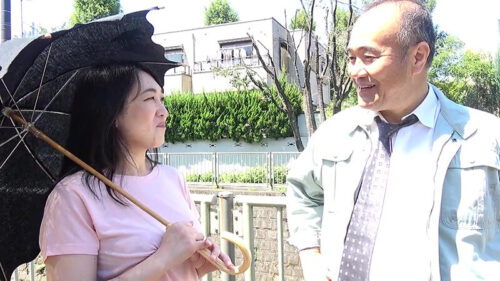 熟女 白晝的淫亂情事 在義父身上搖晃腰部的慾求不滿妻子 被不動產社長從背後猛烈抽插的賢淑妻