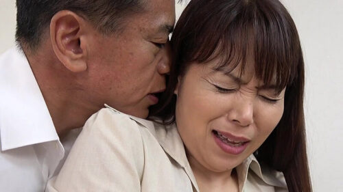 熟妻淫蕩劇情 上司利用丈夫失誤玷汙成熟人妻…兒子突然侵犯母親